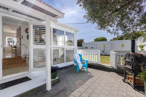 Photo of property in 96 Marine Parade, Paraparaumu Beach, Paraparaumu, 5032