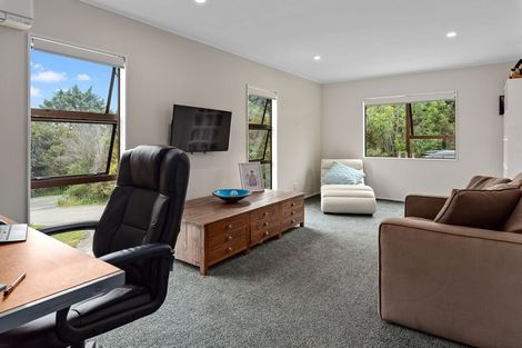 Photo of property in 17 Chatham Avenue, Paremoremo, Auckland, 0632