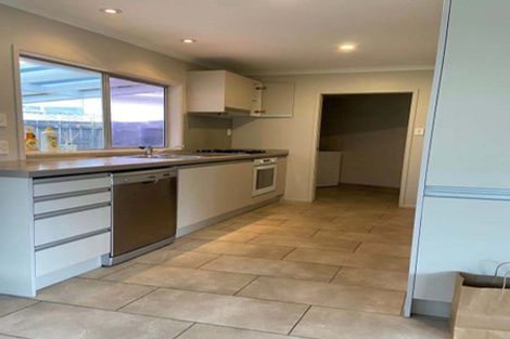 Photo of property in 34 Lavery Place, Sunnynook, Auckland, 0632