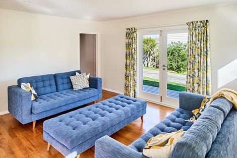 Photo of property in 2 Heather Grove, Fairfield, Lower Hutt, 5011