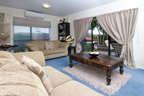 Photo of property in 1/25 Golfland Drive, Golflands, Auckland, 2013