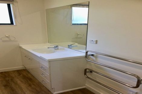 Photo of property in 1/73 Birkdale Road, Birkdale, Auckland, 0626