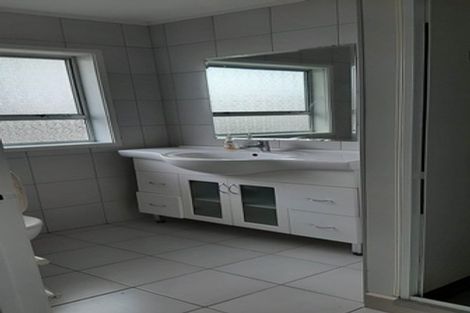 Photo of property in 2/127 Portage Road, New Lynn, Auckland, 0600