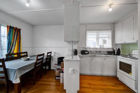 Photo of property in 16 Grey Street, Hawera, 4610