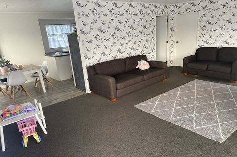 Photo of property in 37 Riverton Drive, Randwick Park, Auckland, 2105