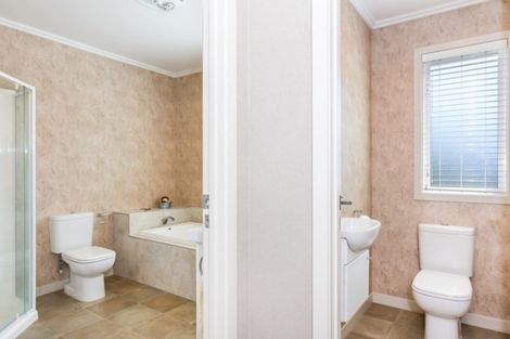 Photo of property in 16 Montgomery Crescent, Kinloch, Taupo, 3377