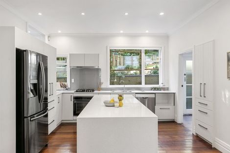 Photo of property in 15 Lower North Terrace, Kelburn, Wellington, 6012