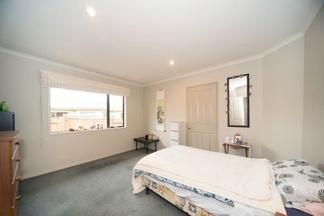 Photo of property in 12 Johnstone Drive, Fitzherbert, Palmerston North, 4410