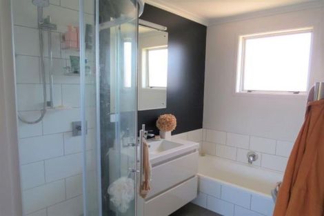 Photo of property in 7c Fairview Place, Westown, New Plymouth, 4310