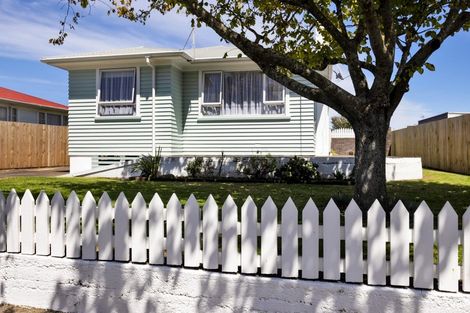 Photo of property in 133 Broadway, Waitara, 4320