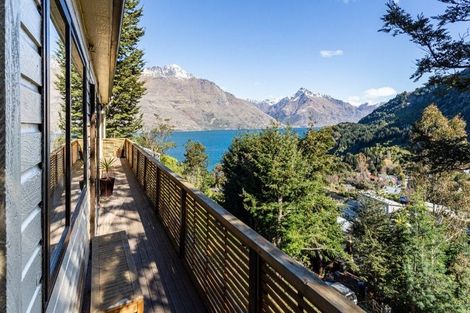 Photo of property in 26 Mackinnon Terrace, Sunshine Bay, Queenstown, 9300