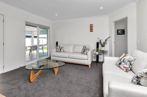 Photo of property in 41 Kaurinui Crescent, One Tree Point, 0118