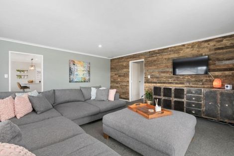 Photo of property in 38 Lysaght Place, Welcome Bay, Tauranga, 3112