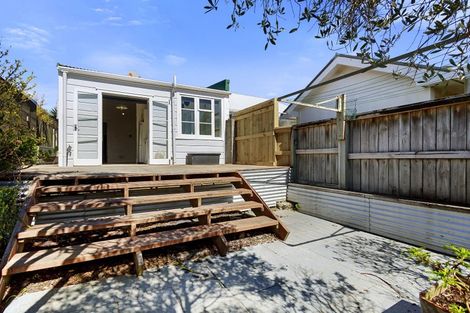 Photo of property in 5 Glendavar Street, Berhampore, Wellington, 6023