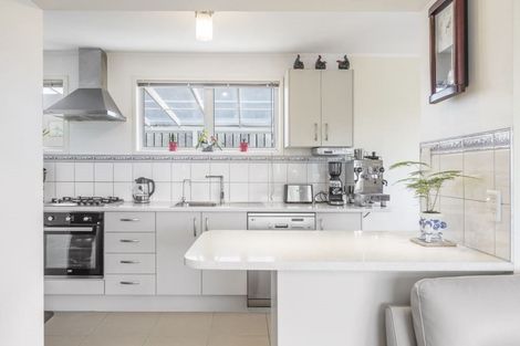 Photo of property in 63 Vandeleur Avenue, Birkdale, Auckland, 0626