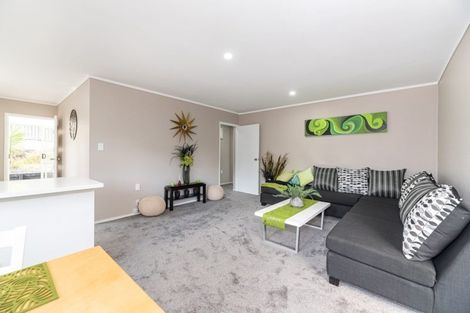 Photo of property in 2/34 Candia Road, Swanson, Auckland, 0614