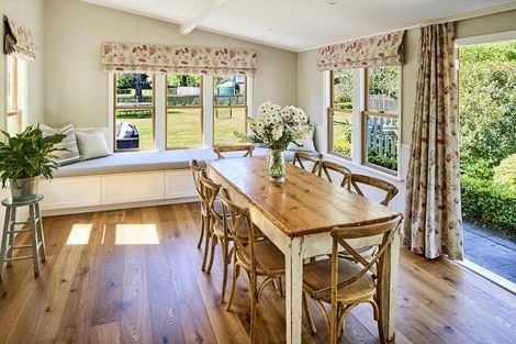 Photo of property in 280 Paekakariki Hill Road, Paekakariki Hill, Porirua, 5381