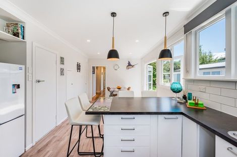 Photo of property in 3 Moa Road, Raumati Beach, Paraparaumu, 5032