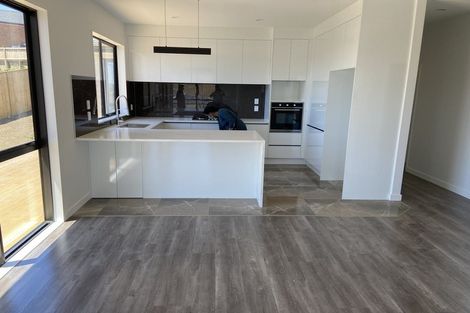 Photo of property in 17 James Elliot Way, Pokeno, 2402