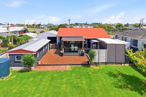 Photo of property in 10 Andresen Street, Foxton Beach, Foxton, 4815