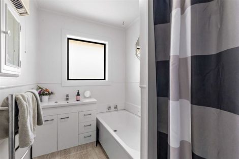 Photo of property in 1/320 Memorial Avenue, Burnside, Christchurch, 8053