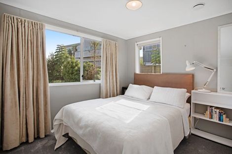 Photo of property in 3 Deverell Place, Northcross, Auckland, 0632