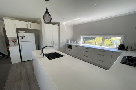 Photo of property in 60 Hokioi Drive, Kenepuru, Porirua, 5022