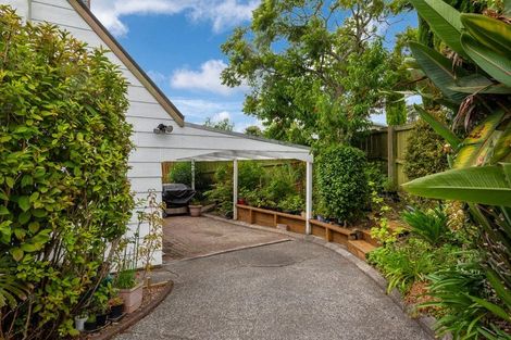 Photo of property in 25 Kitewao Street, Northcote, Auckland, 0627