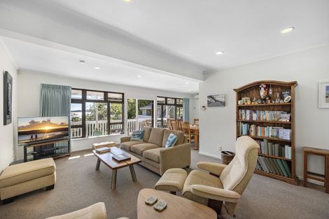 Photo of property in 6 Te Papa Road, Kawakawa Bay, Papakura, 2585