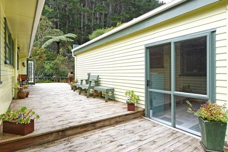 Photo of property in 136 Pinehaven Road, Pinehaven, Upper Hutt, 5019
