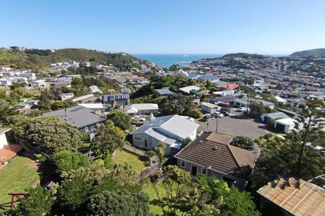 Photo of property in 37 Hudson Street, Island Bay, Wellington, 6023