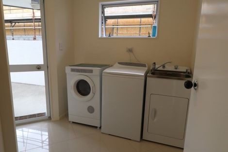 Photo of property in 212b Devonport Road, Tauranga, 3110