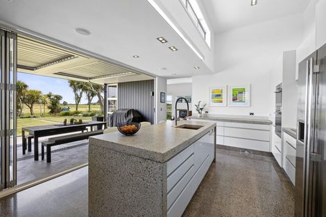 Photo of property in 12 Sampson Avenue, Waiwhakaiho, New Plymouth, 4312