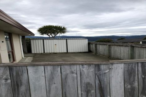 Photo of property in 37 Mcewen Crescent, Riverstone Terraces, Upper Hutt, 5018