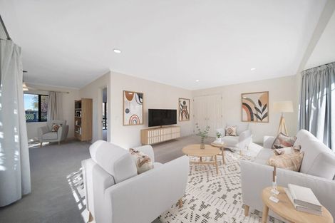 Photo of property in 170 Botany Road, Botany Downs, Auckland, 2010