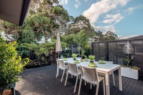 Photo of property in 42 Ravenwood Drive, Forrest Hill, Auckland, 0620