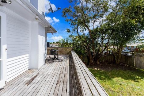 Photo of property in 1/4 Bond Crescent, Forrest Hill, Auckland, 0620