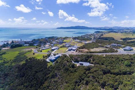 Photo of property in 97 Stratford Drive, Cable Bay, 0420