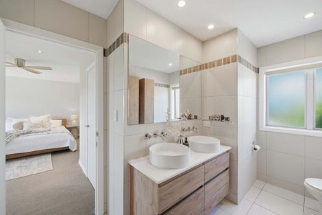 Photo of property in 31 Beechwood Road, Rothesay Bay, Auckland, 0630