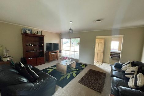 Photo of property in 1/11 Eulogy Place, Randwick Park, Auckland, 2105