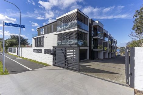 Photo of property in 16 Macbeth Court, Milford, Auckland, 0620
