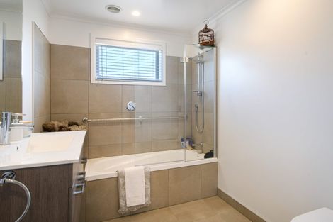 Photo of property in 21 Eric Farley Drive, Kumeu, 0810