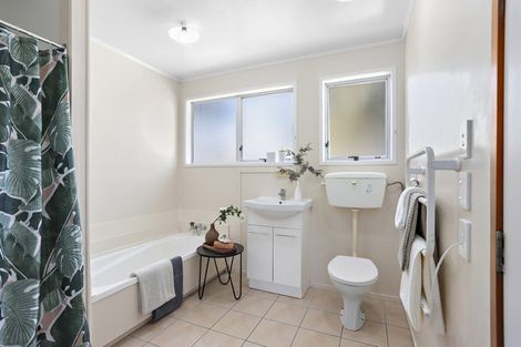 Photo of property in 20 Virgo Place, Glen Eden, Auckland, 0602