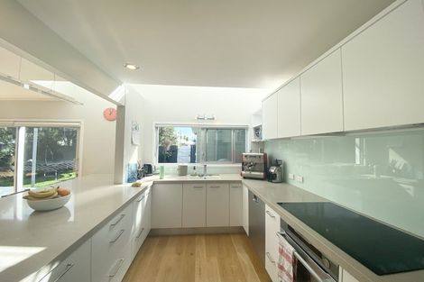 Photo of property in 2/43 Toroa Street, Torbay, Auckland, 0630