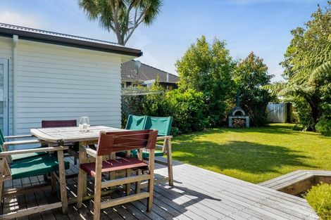 Photo of property in 40 Turakina Street, Merrilands, New Plymouth, 4312