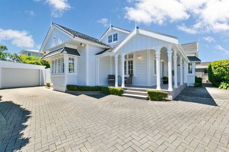 Photo of property in 15 Lucknow Terrace, Khandallah, Wellington, 6035