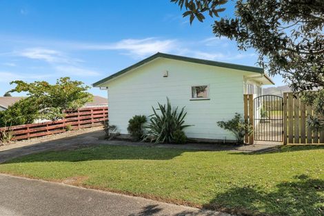 Photo of property in 13 Kaitangata Crescent, Kelson, Lower Hutt, 5010