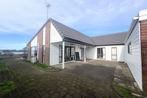 Photo of property in 124 Carnoustie Drive, Wattle Downs, Auckland, 2103