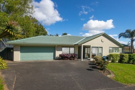 Photo of property in 1/4 De Havilland Drive, Goodwood Heights, Auckland, 2105