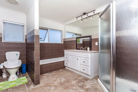 Photo of property in 5 Paua Place, Mount Roskill, Auckland, 1041